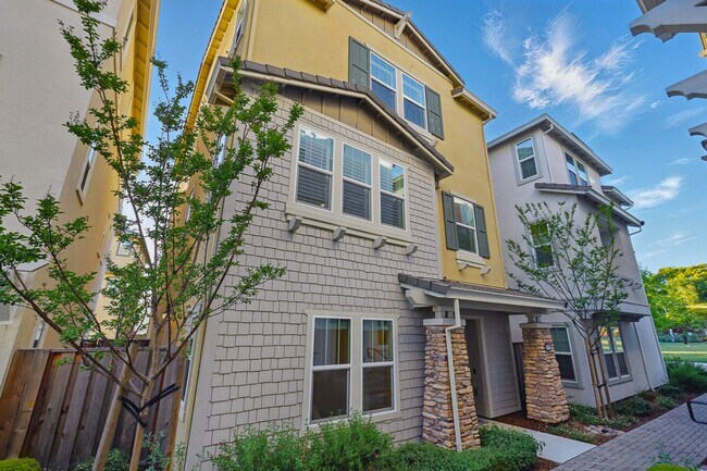 Building Photo - Modern, Bay View, 2 year old, 3 Bedroom, 3...