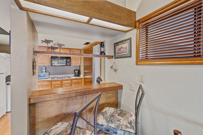 Building Photo - 2650 N Valley View Rd