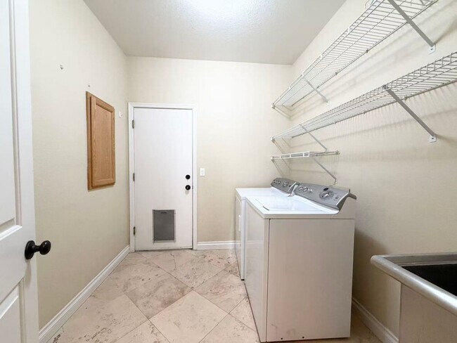 Building Photo - 2017 Sedona Path Way