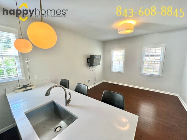 Building Photo - Beautiful 3 bedroom 3 full bath home locat...