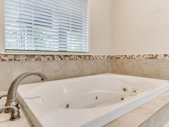 Building Photo - This stunning 4-bedroom, 3.5-bathroom home...