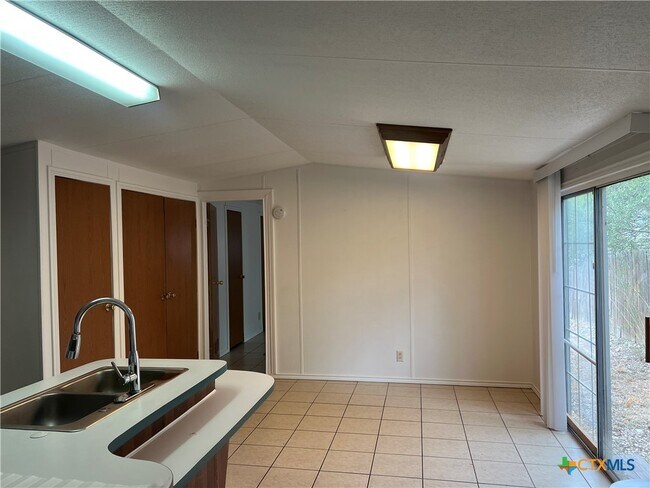 Building Photo - 222 Buckhorn Dr