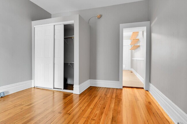 Building Photo - $1,570.00 - 1 Bed,1 Bath, Multiplex in Den...