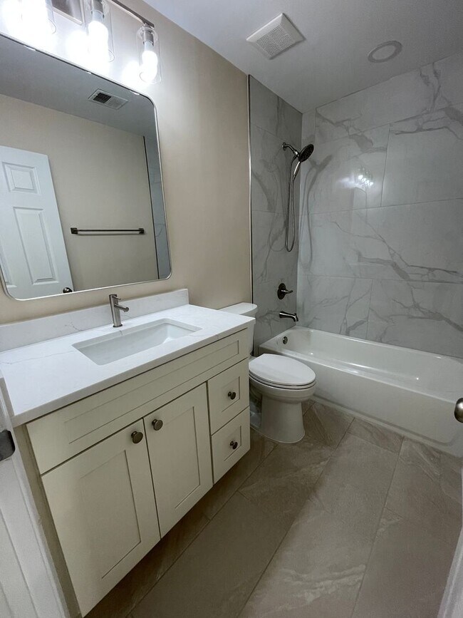 Building Photo - Elegant And Spacious 3 Bed 3.5 Bath Townhome In Vibrant Loudon Parkway Center