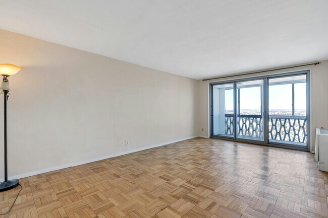 Building Photo - 2100 Linwood Ave
