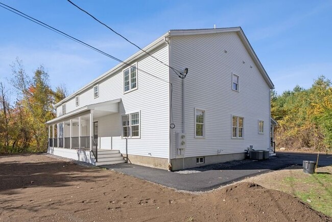 Building Photo - 16 Blacksmith Rd