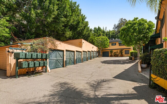 Building Photo - 1954 Hillcrest Rd