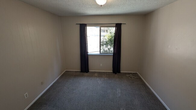 Building Photo - Single Level home near UCR available for Rent