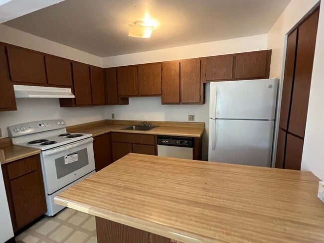 Building Photo - ADJACENT TO NAU: University Meadows-2 Bed/2 Bath Condo $1,900.00