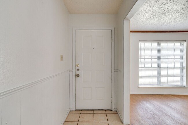 Building Photo - Spacious 4 Bed, 2 Bath Home in SW Fort Worth Ready for New Tenants- 76133