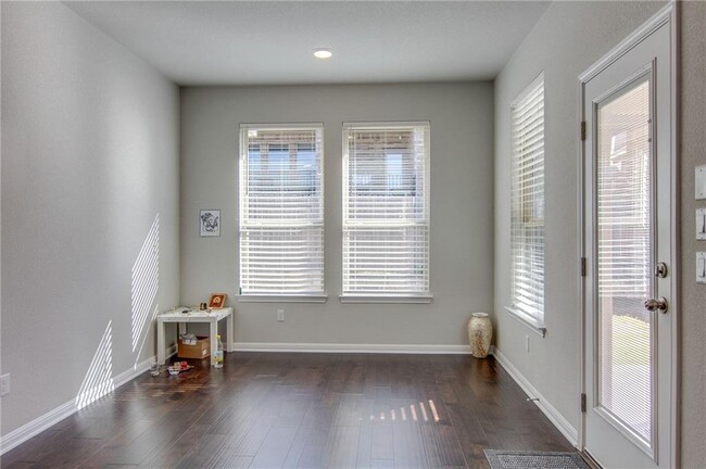 Building Photo - 2920 Coral Valley Dr