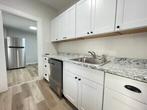 Building Photo - 16 Avon St