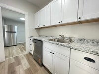 Building Photo - 16 Avon St