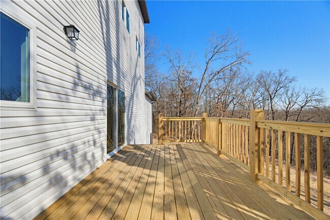 Building Photo - 20 Bobwith Ln