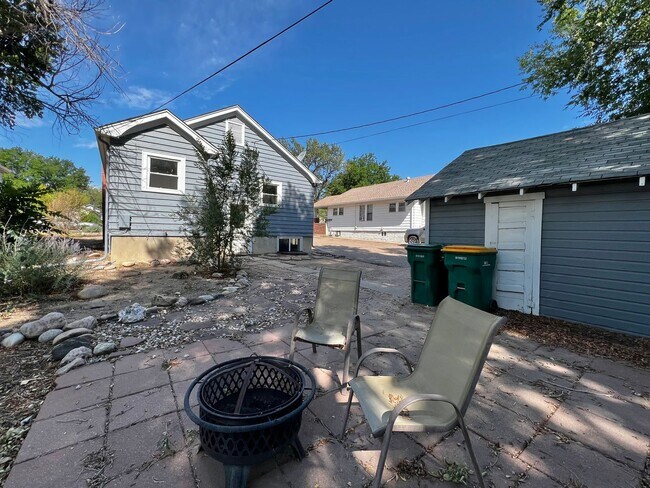 Building Photo - 8th2122 (CW-NB)