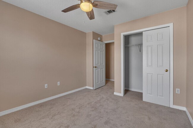 Building Photo - Destin 3 Bedroom Townhome with a Garage!