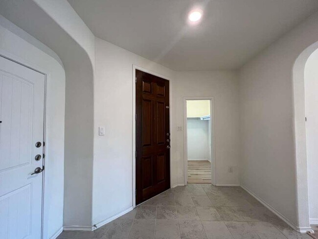 Building Photo - 2013 Ebony Dove St