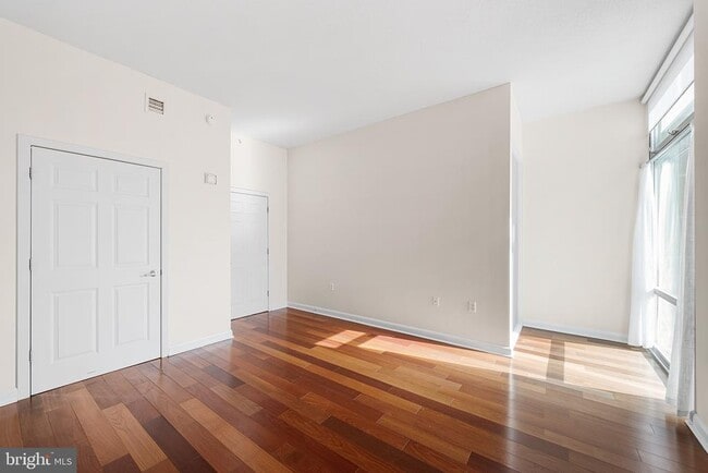 Building Photo - 22 S Front St