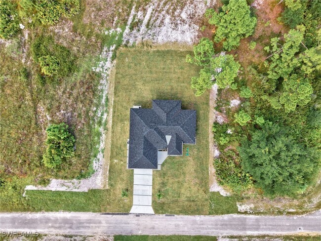 Building Photo - 1119 Earhart St E