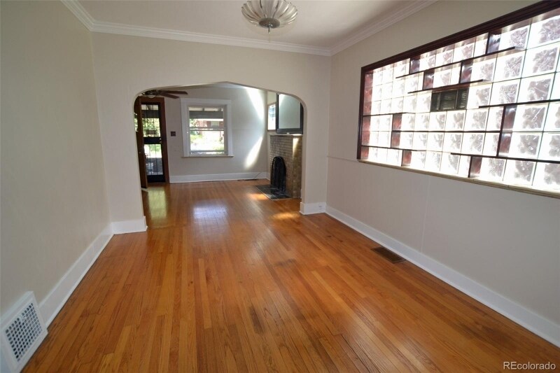 Building Photo - 571 S Corona St