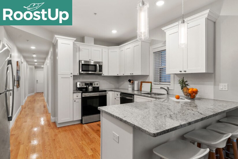 Building Photo - Furnished Bedroom with Private Bath in South Boston