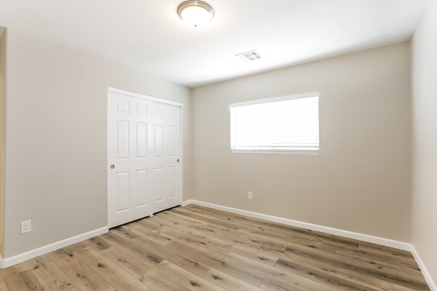 Building Photo - 8260 Oliver Twist Ln