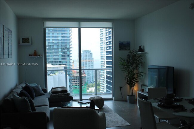 Building Photo - 1100S S Miami Ave