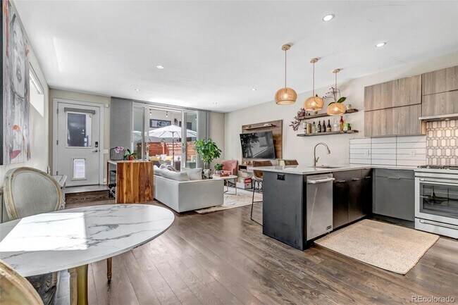 Building Photo - 2007 Eliot St