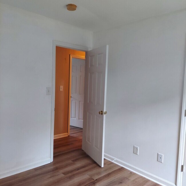 Building Photo - 1230 Briardale Rd