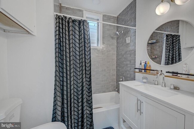 Building Photo - 623 Fitzgerald St