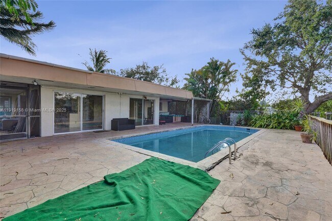 Building Photo - 5551 SW 57th St