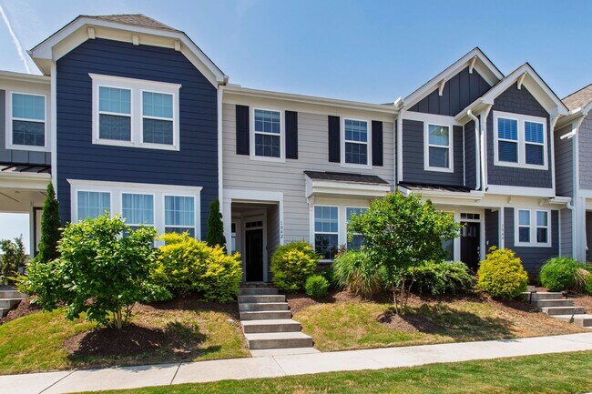 Building Photo - Beautiful Modern 3BR Townhome in the Heart of Wendell!
