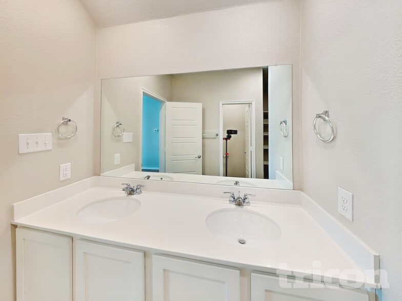 Building Photo - 256 Sunny Corner Rd