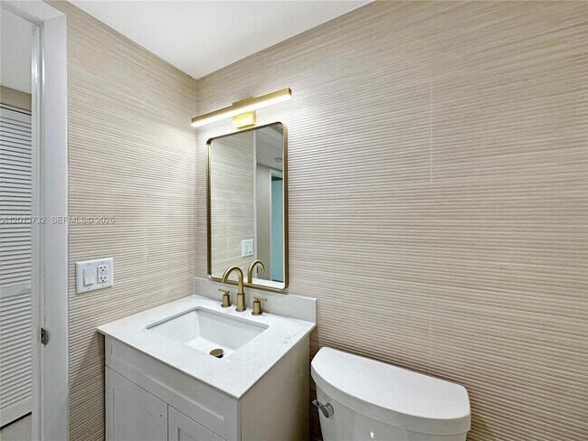 Building Photo - 1145 Normandy Dr