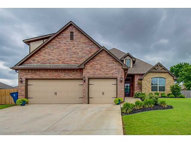 Primary Photo - Kelly Lakes Addition - 4 bed 2 1/2 bath + ...