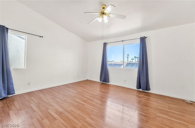 Building Photo - 1354 Silver Knoll Ave