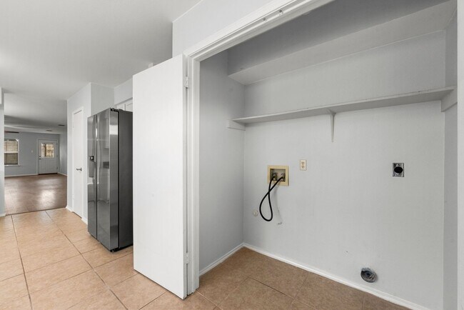 Building Photo - 10410 Cayuse Cove