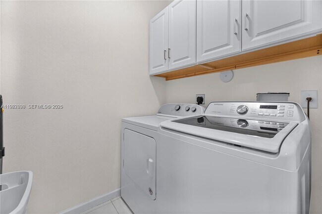 Building Photo - 3461 SE 1st St