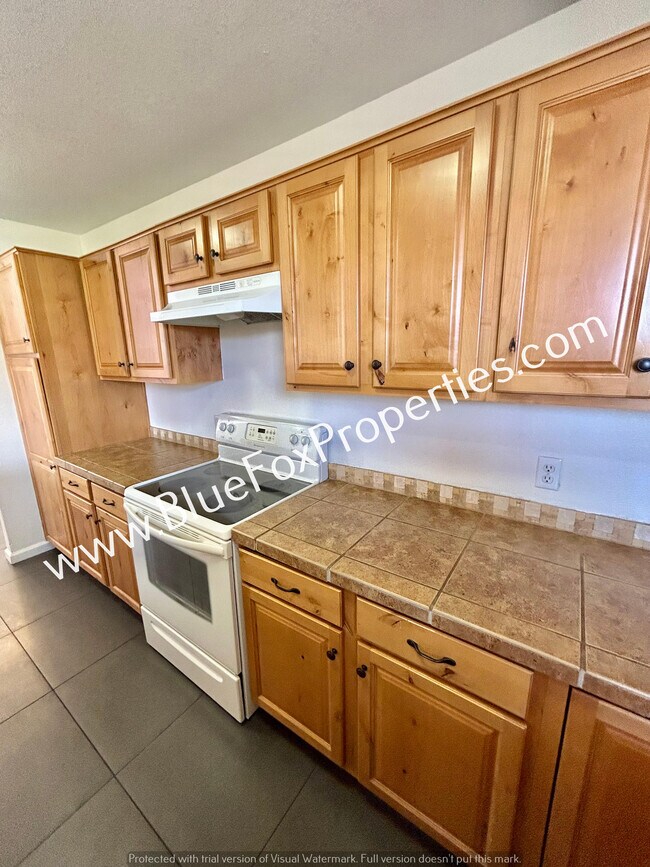 Building Photo - 6490 N Tierra De Las Catalinas