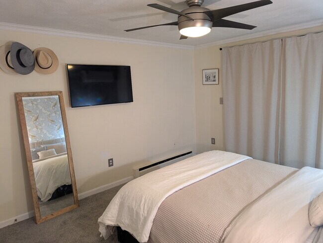 Building Photo - 159 Maverick St