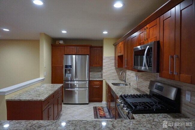 Building Photo - 160 Vasser Dr