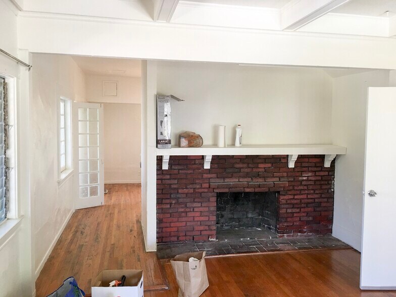Large living room, with lots of natural light. - 937 North Benton Way