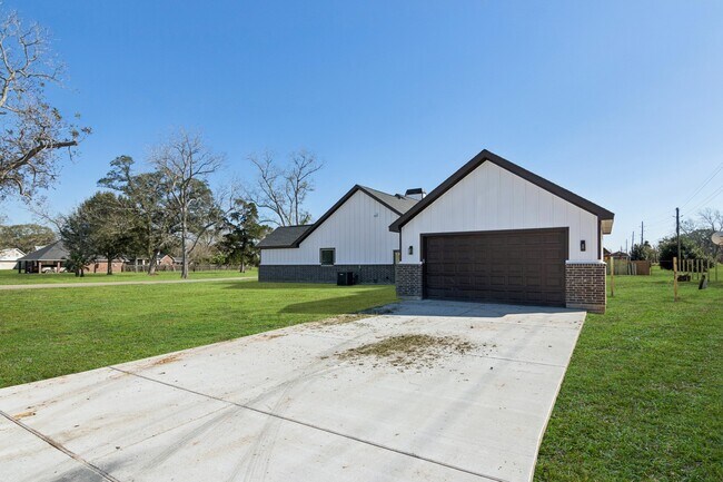 Building Photo - 1610 Newgulf Dr