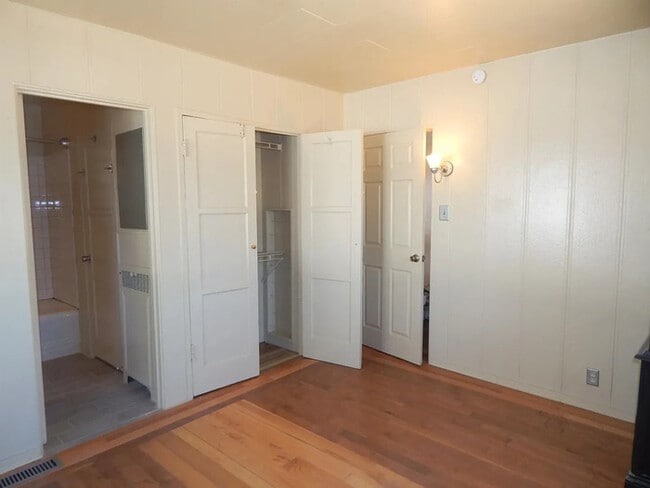 Building Photo - Bright 3-Bedroom Home Near UNR with Internet, Laundry and 3 Parking Spaces