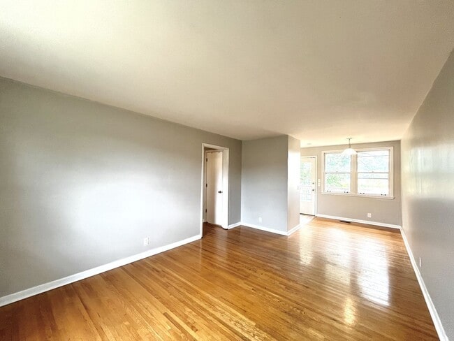 Building Photo - COMING SOON! Nashville! View the river fro...