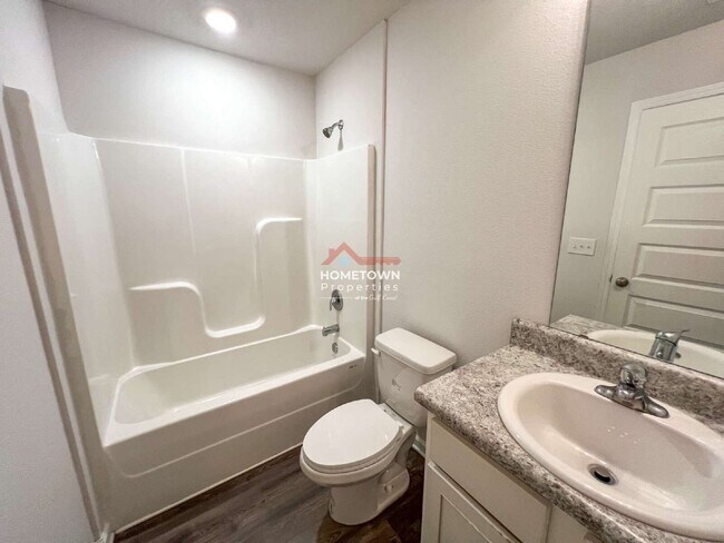 Building Photo - 5257 Peach Dr