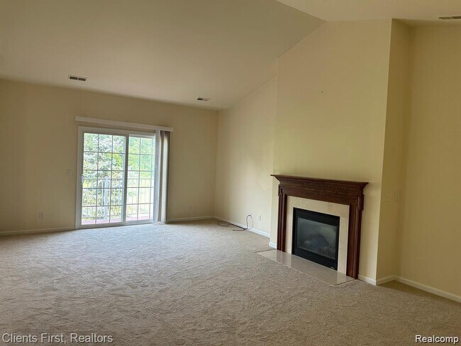 Building Photo - 2156 Pinecroft Dr