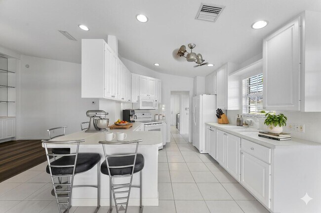 Building Photo - 8270 Eleuthera Ln