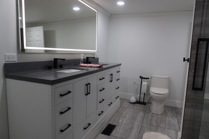 Building Photo - 711 N Hubbard St