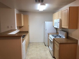 Building Photo - 8250 N Grand Canyon Dr